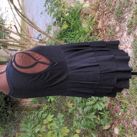 Daisy Fuentes Black Scoop Neckline Sleeveless Three Layer Peplum-Style Ruffles - Picture 4 of 11